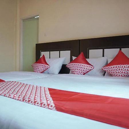 Oyo 1394 Rumaisa Homestay Syariah Pekanbaru Zewnętrze zdjęcie