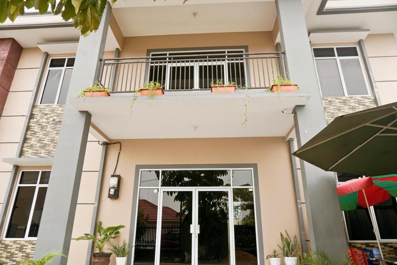Oyo 1394 Rumaisa Homestay Syariah Pekanbaru Zewnętrze zdjęcie